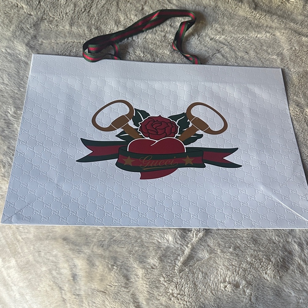 Gucci White limited shopping Bag with Tattoo Heart design
